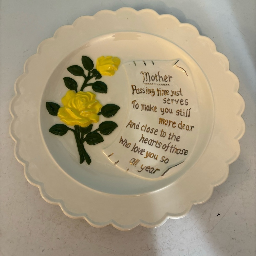 🛍️3/$30 Vtg 1983 handmade Mother’s Day floral rose scalloped edges round plate